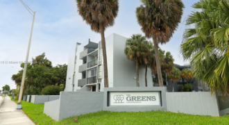 Condominio del año 1972 en Fontainbleau Blvd, Broward County.