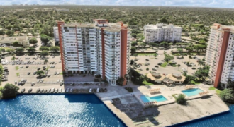 Condominio del año 1969 en Miami Gardens, Dade County.